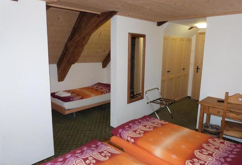 חדר סטנדרט לארבעה, De Ville