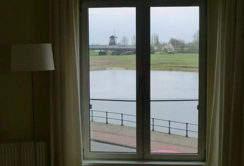 سوئیت با چشم‌انداز رودخانه, De Vischpoorte, Hartje Deventer En Aan De Ijssel