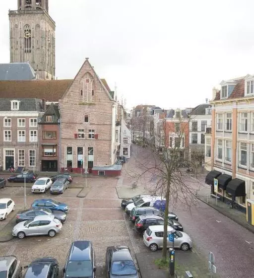 آپارتمان یک خوابه با دری مشترک که هال را جدا می کند., De Vischpoorte, Hartje Deventer En Aan De Ijssel