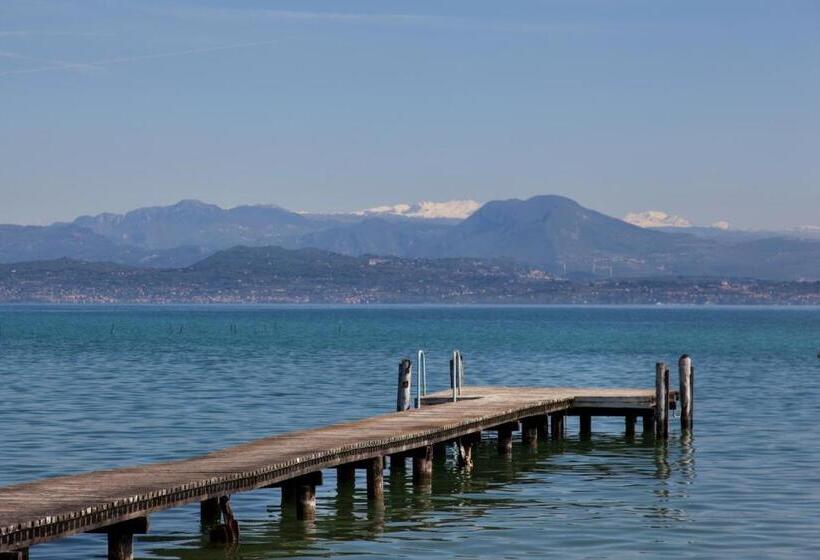 Номер Классический Вид на Озеро, Europa