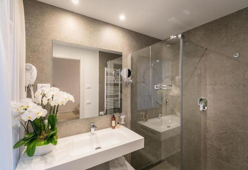 Полулюкс, Europa