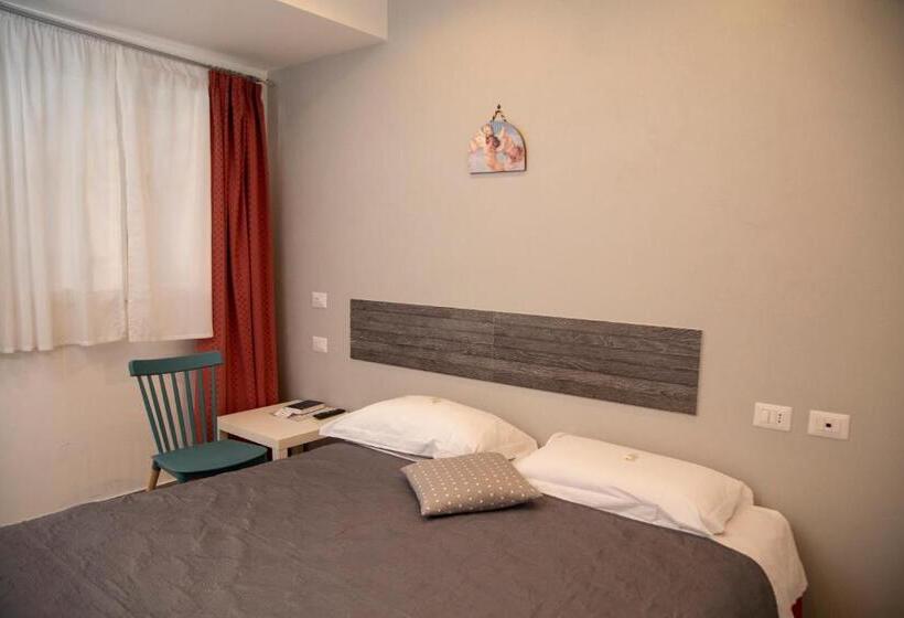 Standard Værelse, Leon D'oro