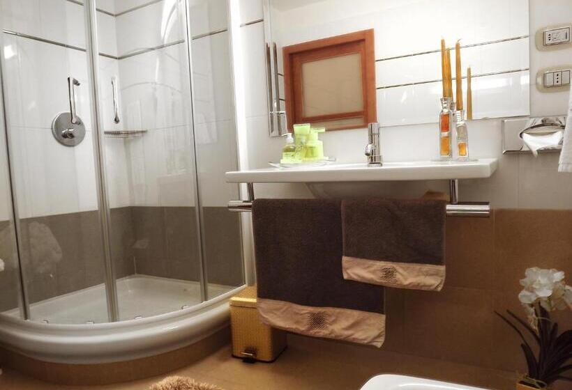 スタンダードトリプルルーム, Liola