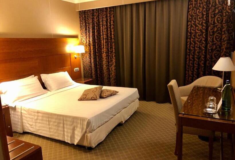 スタンダードトリプルルーム, Liola