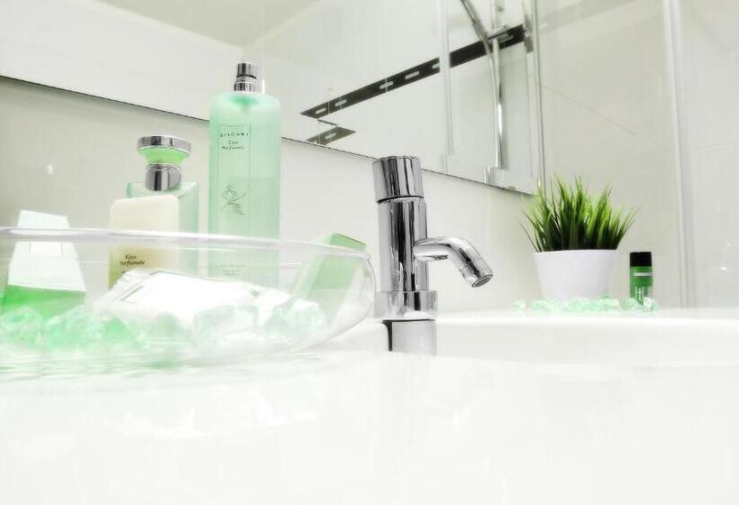 スタンダードトリプルルーム, Liola