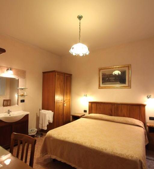 اتاق استاندارد با سرویس بهداشتی مشترک, Margaret