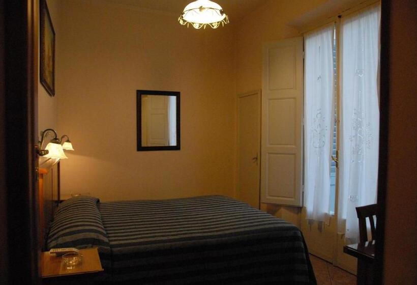 اتاق استاندارد با بالکن, Margaret