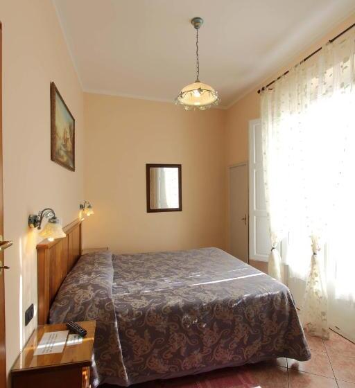 اتاق استاندارد با بالکن, Margaret