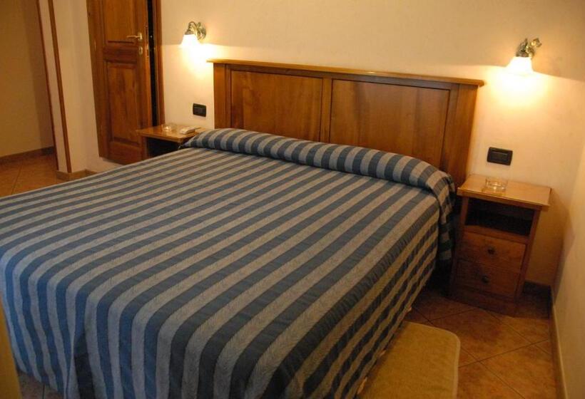 اتاق استاندارد با بالکن, Margaret