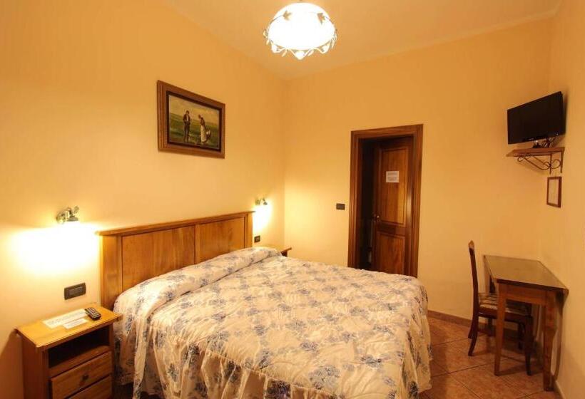 اتاق استاندارد با بالکن, Margaret