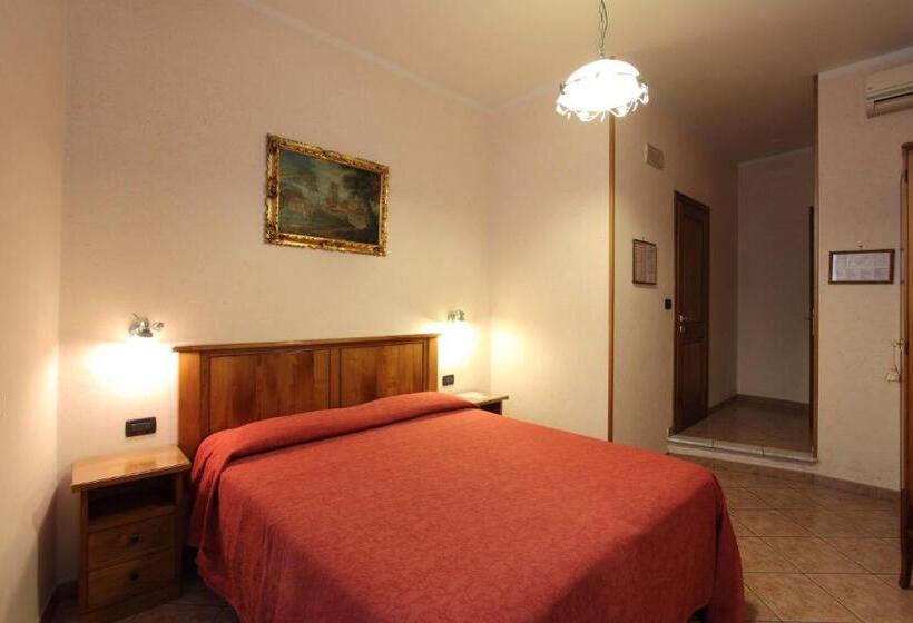 اتاق استاندارد, Margaret