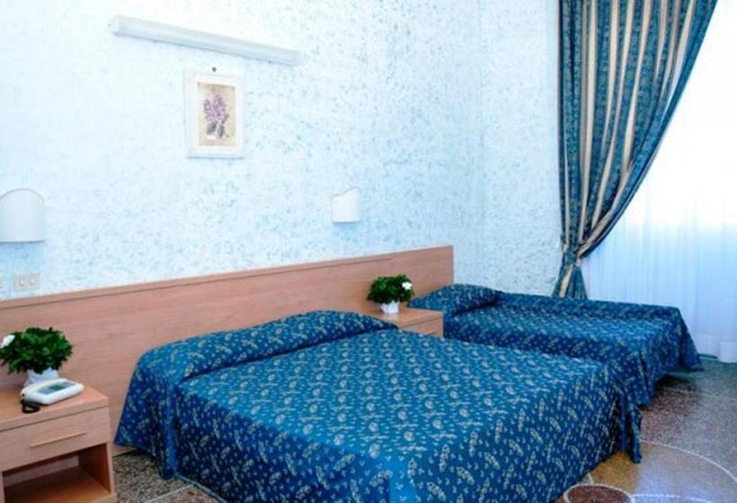 חדר סטנדרט לשלושה, Miramare