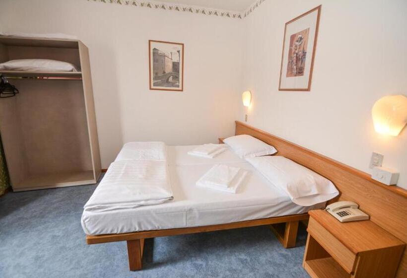 スタンダードルーム, Modena Old Town