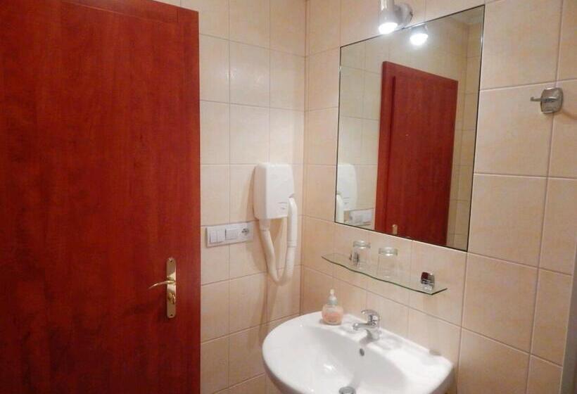 스탠다드 룸, Morava