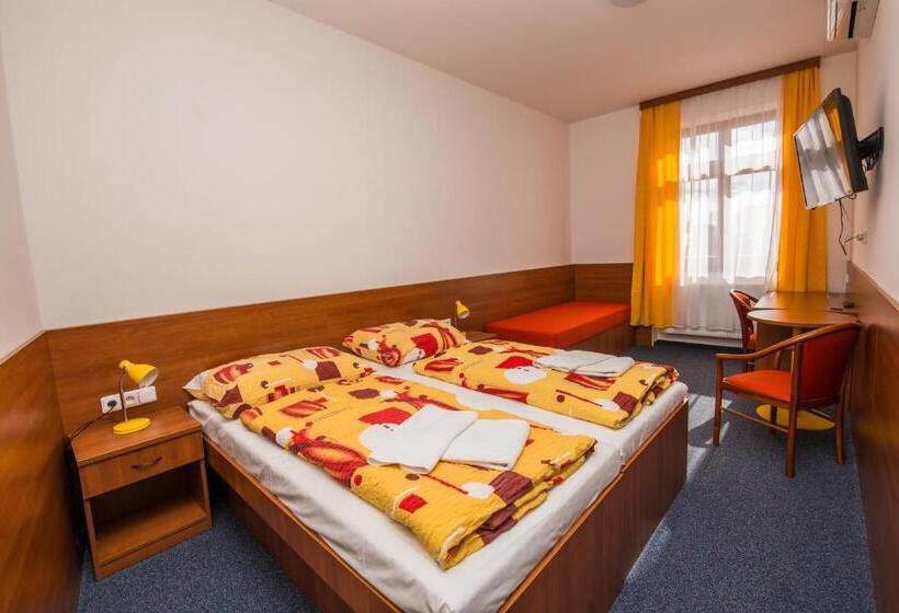 스탠다드 룸, Morava