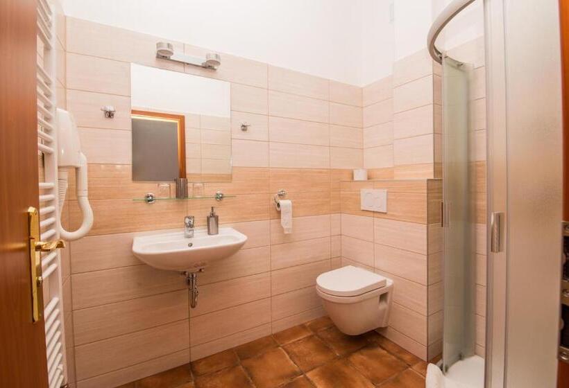 스탠다드 트리플 룸, Morava