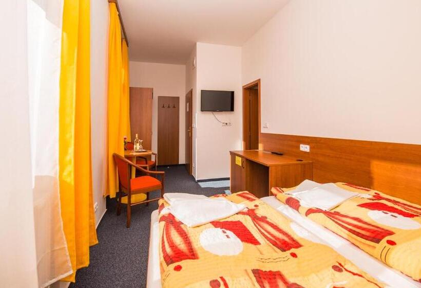 스탠다드 룸, Morava