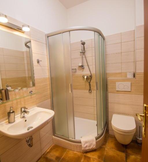 스탠다드 룸, Morava