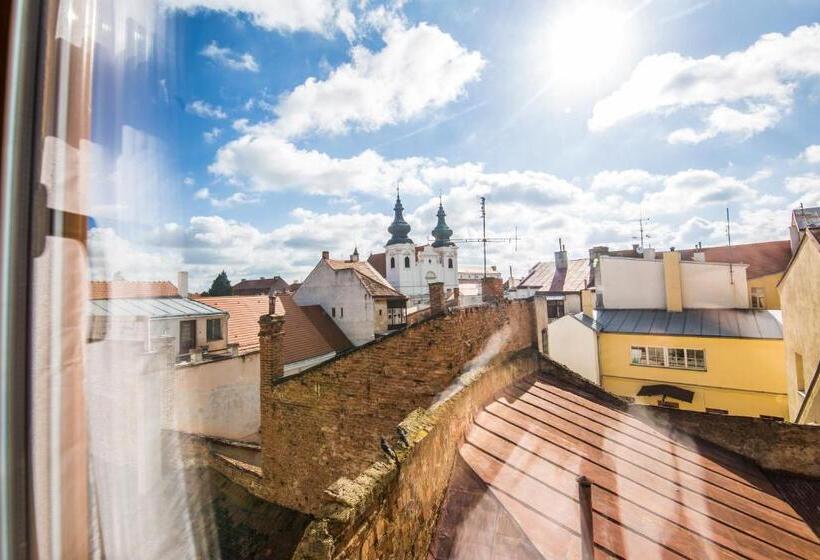 스탠다드 트리플 룸, Morava