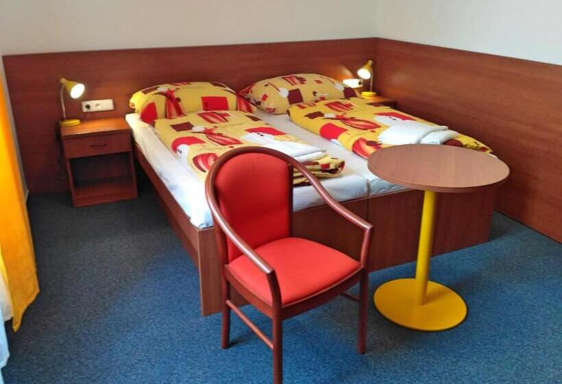 스탠다드 룸, Morava