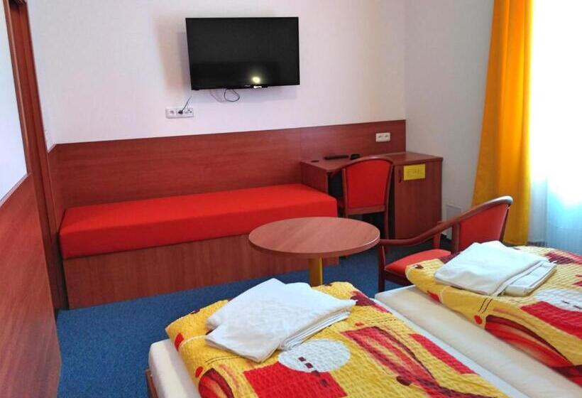 스탠다드 룸, Morava