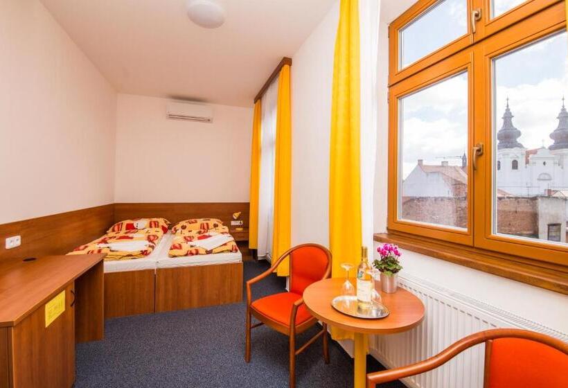 스탠다드 룸, Morava