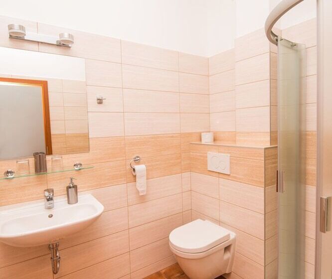 스탠다드 트리플 룸, Morava