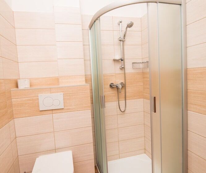 스탠다드 트리플 룸, Morava