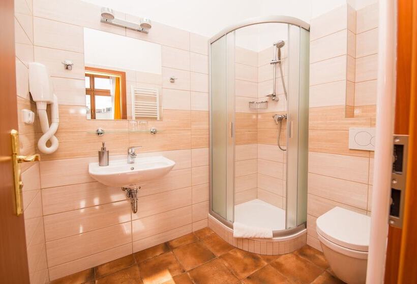 스탠다드 트리플 룸, Morava