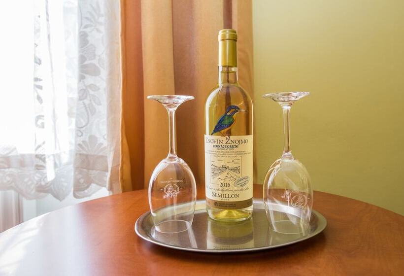 스탠다드 트리플 룸, Morava