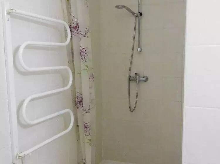 スタンダード4人部屋, Morava