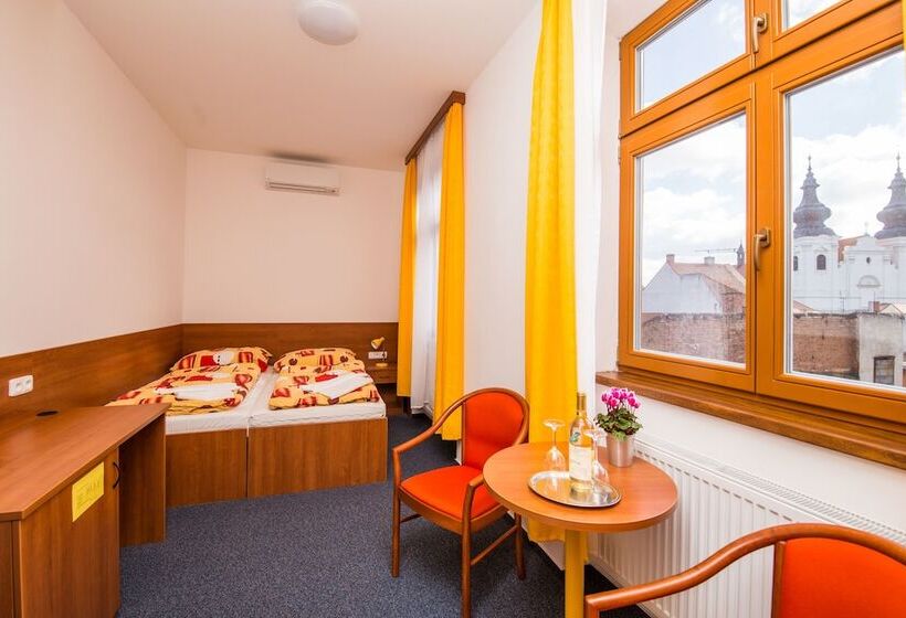 스탠다드 룸, Morava