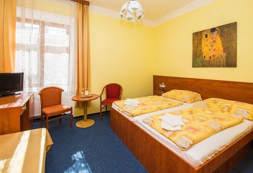 Номер Стандарт Трехместный, Morava