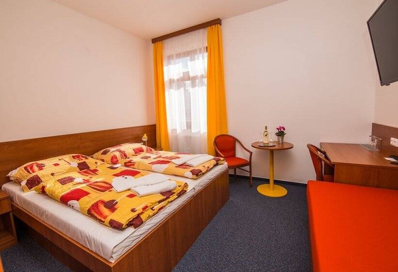 스탠다드 트리플 룸, Morava