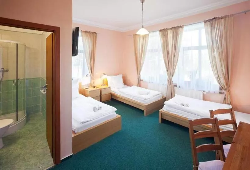اتاق استاندارد سه نفره, Pytloun Self Check In Hotel Liberec