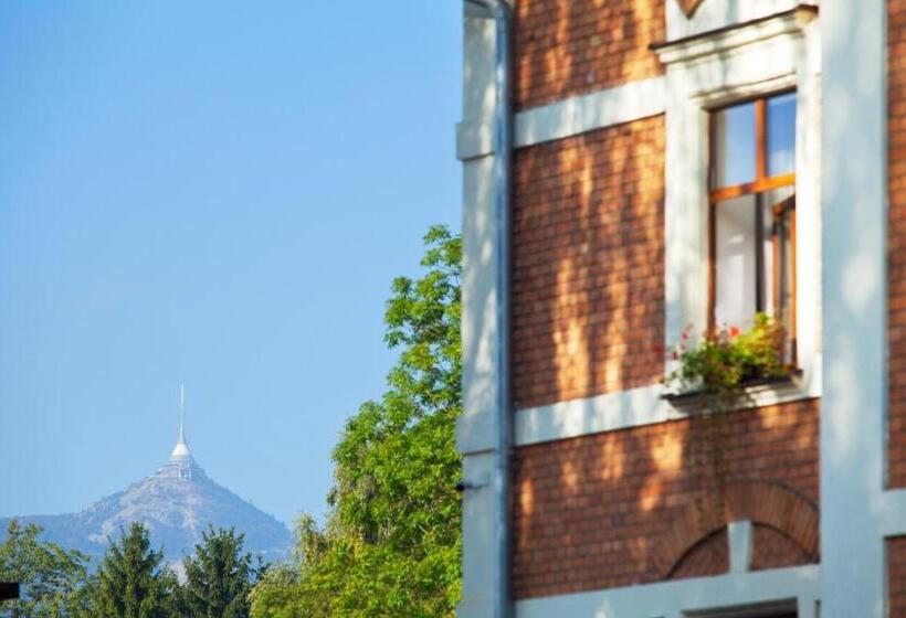 اتاق لوکس با وان آب گرم, Pytloun Self Check In Hotel Liberec