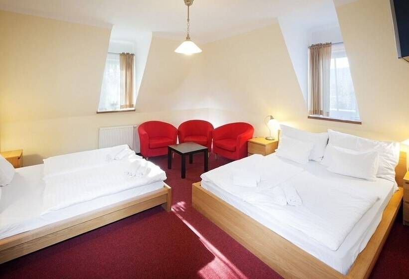 إستديو عائلى, Pytloun Self Check In Hotel Liberec