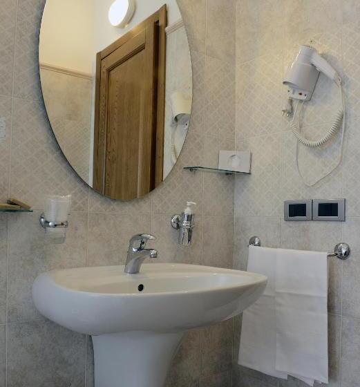 标准间, Rutiliano