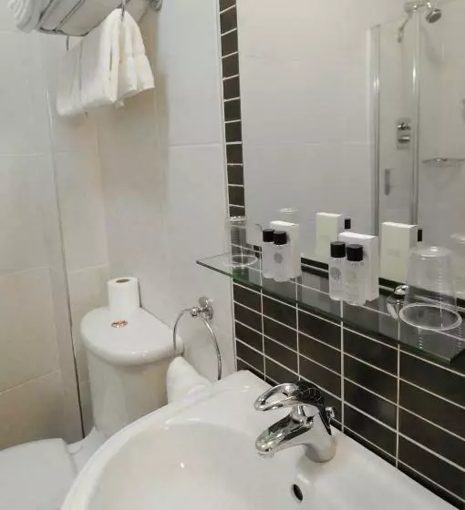 اتاق استاندارد, The Coach House