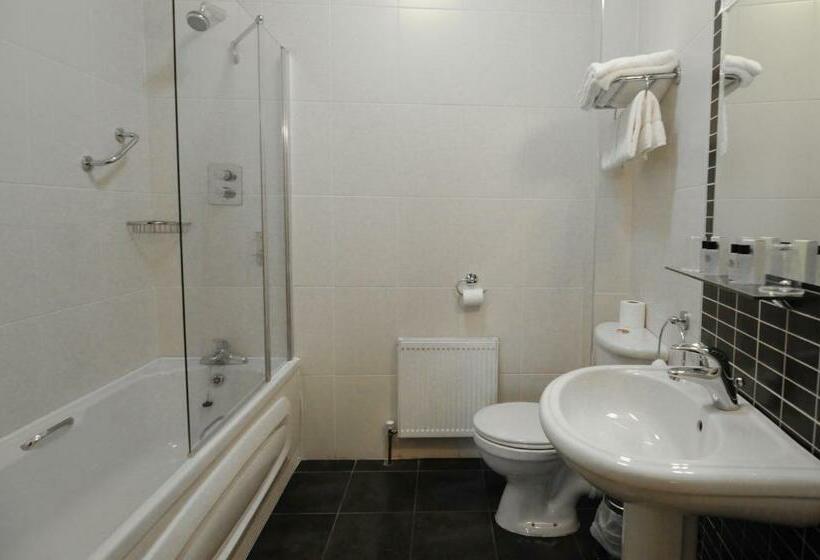 标准间, The Coach House