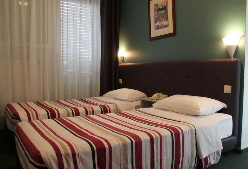 اتاق استاندارد, Yasha