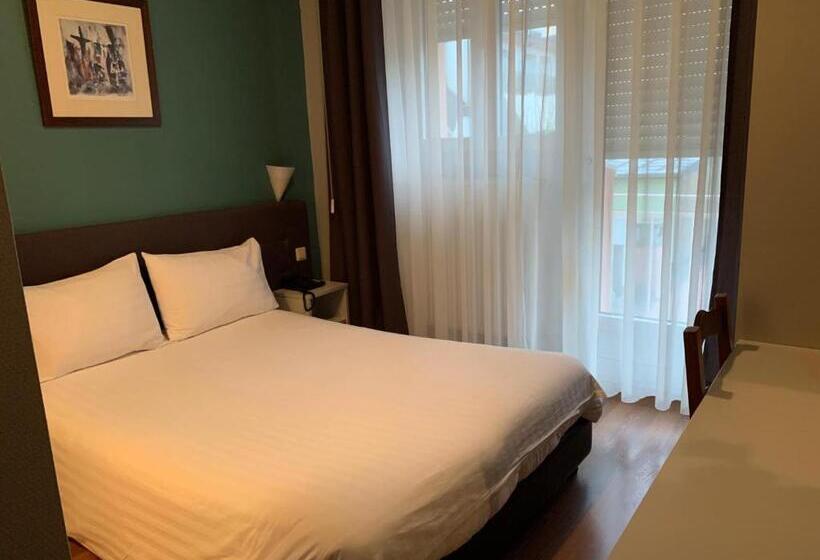 اتاق استاندارد, Yasha