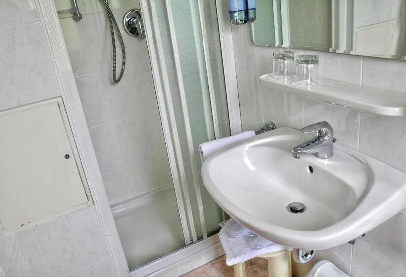 标准单人间, Zima