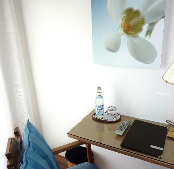 标准单人间, Zima