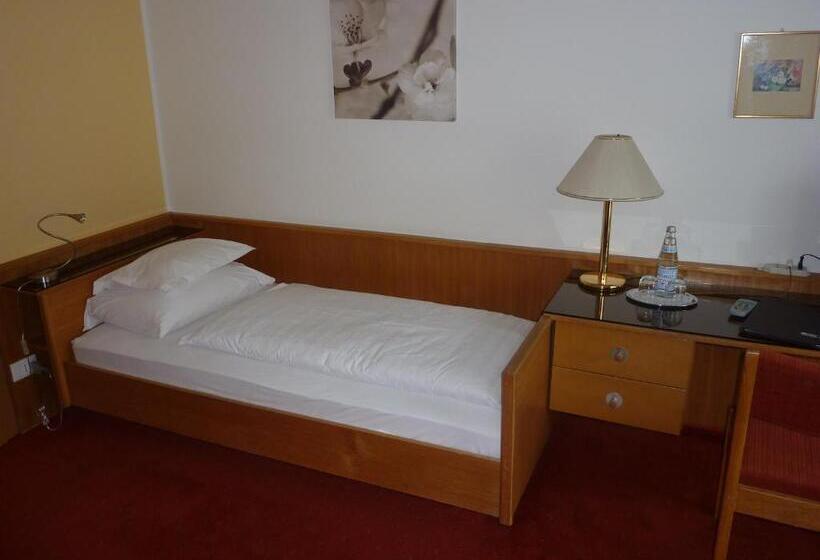 标准单人间, Zima