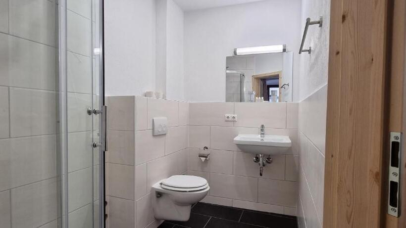 اتاق استاندارد سه نفره, Gasthof Zum Rassen