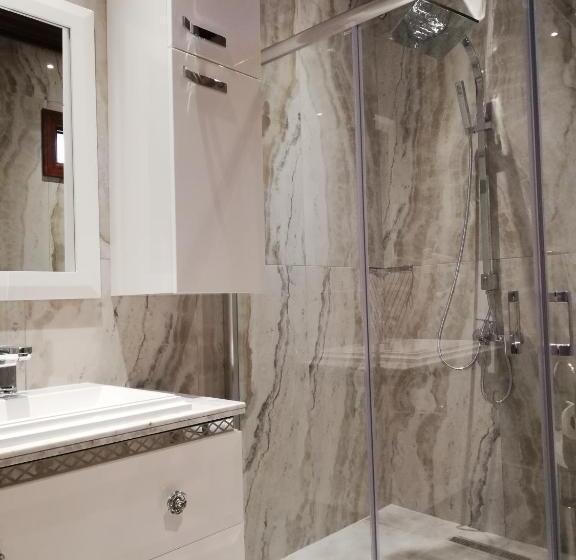 اتاق استاندارد سه تخته با چشم‌انداز باغ, White Garden Hotel Adult Only