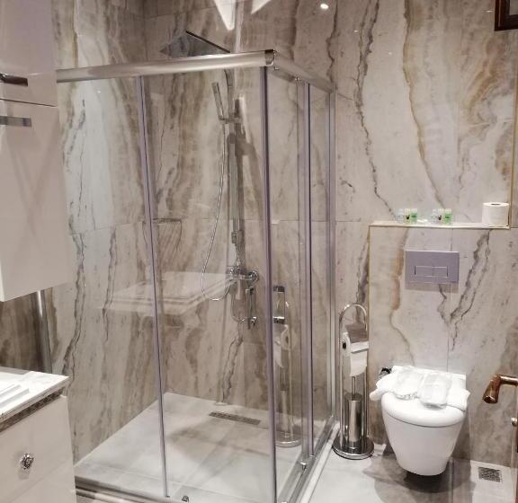 اتاق استاندارد سه تخته با چشم‌انداز باغ, White Garden Hotel Adult Only
