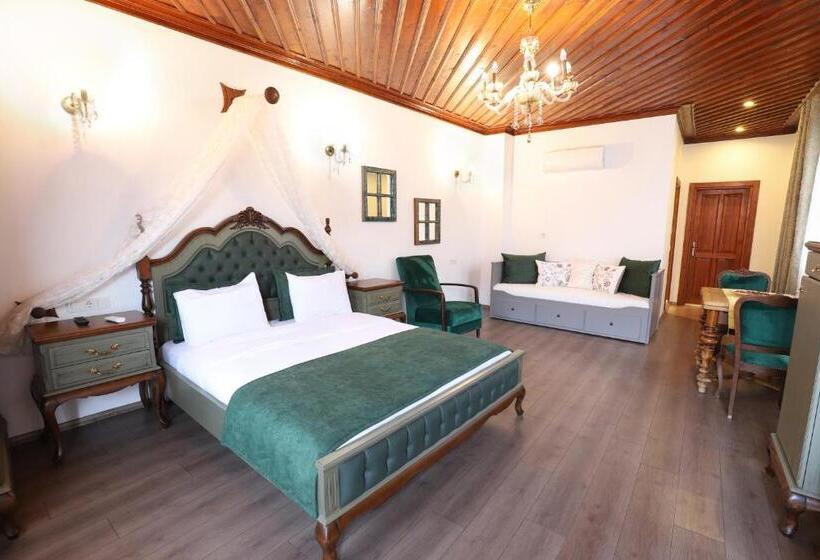 اتاق استاندارد سه تخته با چشم‌انداز باغ, White Garden Hotel Adult Only