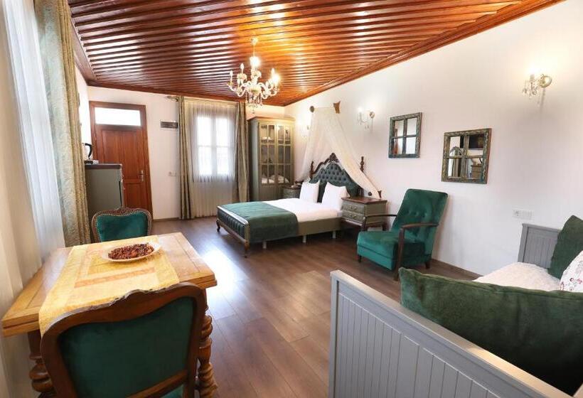 اتاق استاندارد سه تخته با چشم‌انداز باغ, White Garden Hotel Adult Only